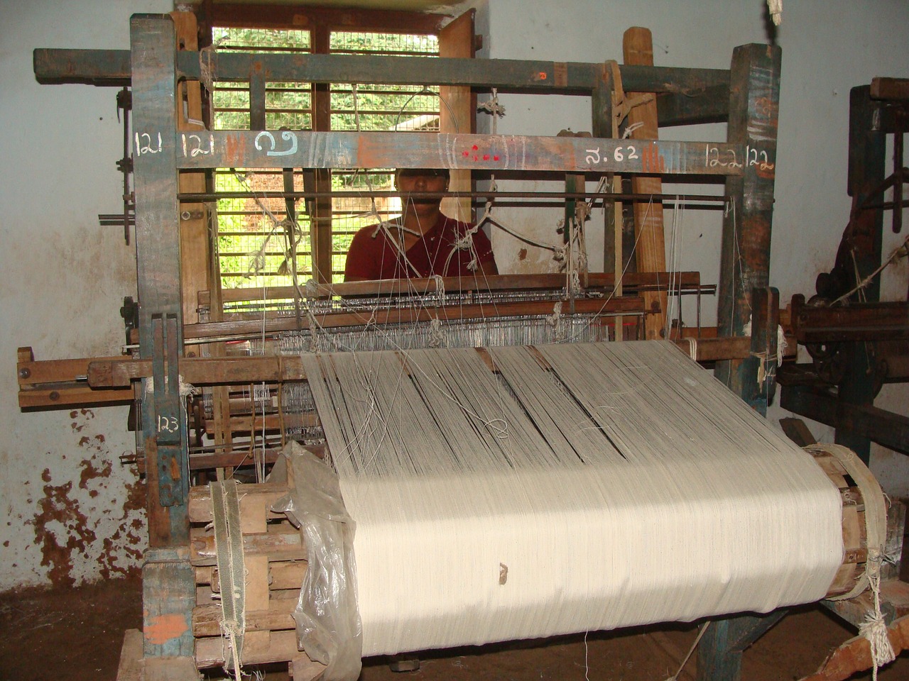 Traditional handloom, Andhra Pradesh weaving, Indian weaver, cotton textiles, cultural heritage, Indian Textile Art History, handwoven fabric, artisanal craftsmanship, sustainable fashion, loom weaving