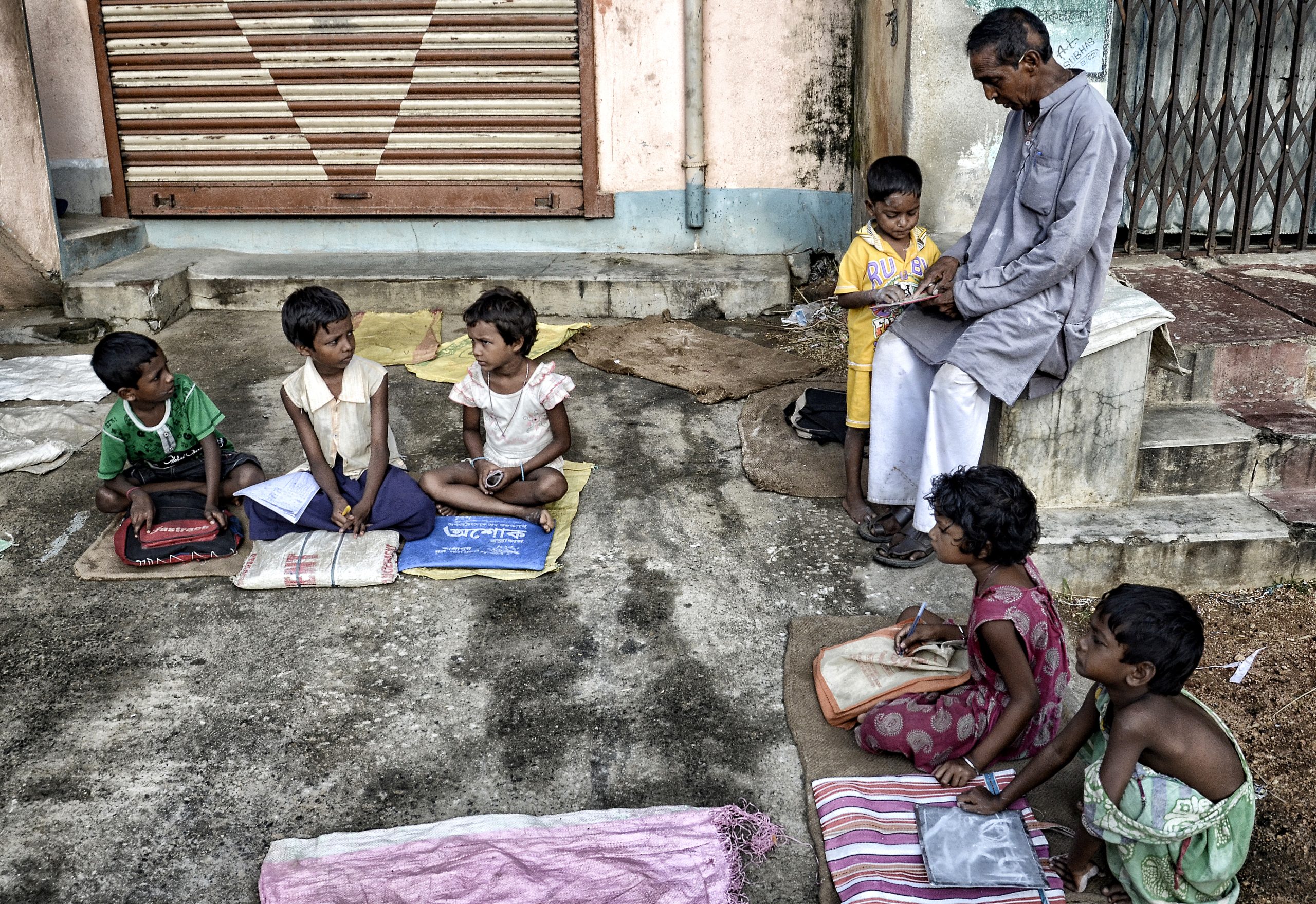 india, bharat, street school. poor, school. infrastructure